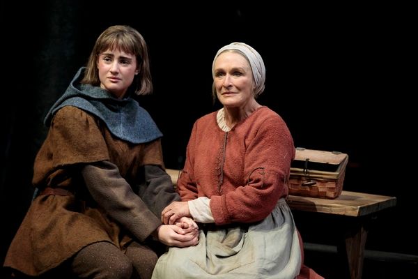 Glenn Close and Grace Van Patten Photo