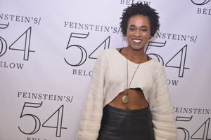 Kristolyn Lloyd Photo