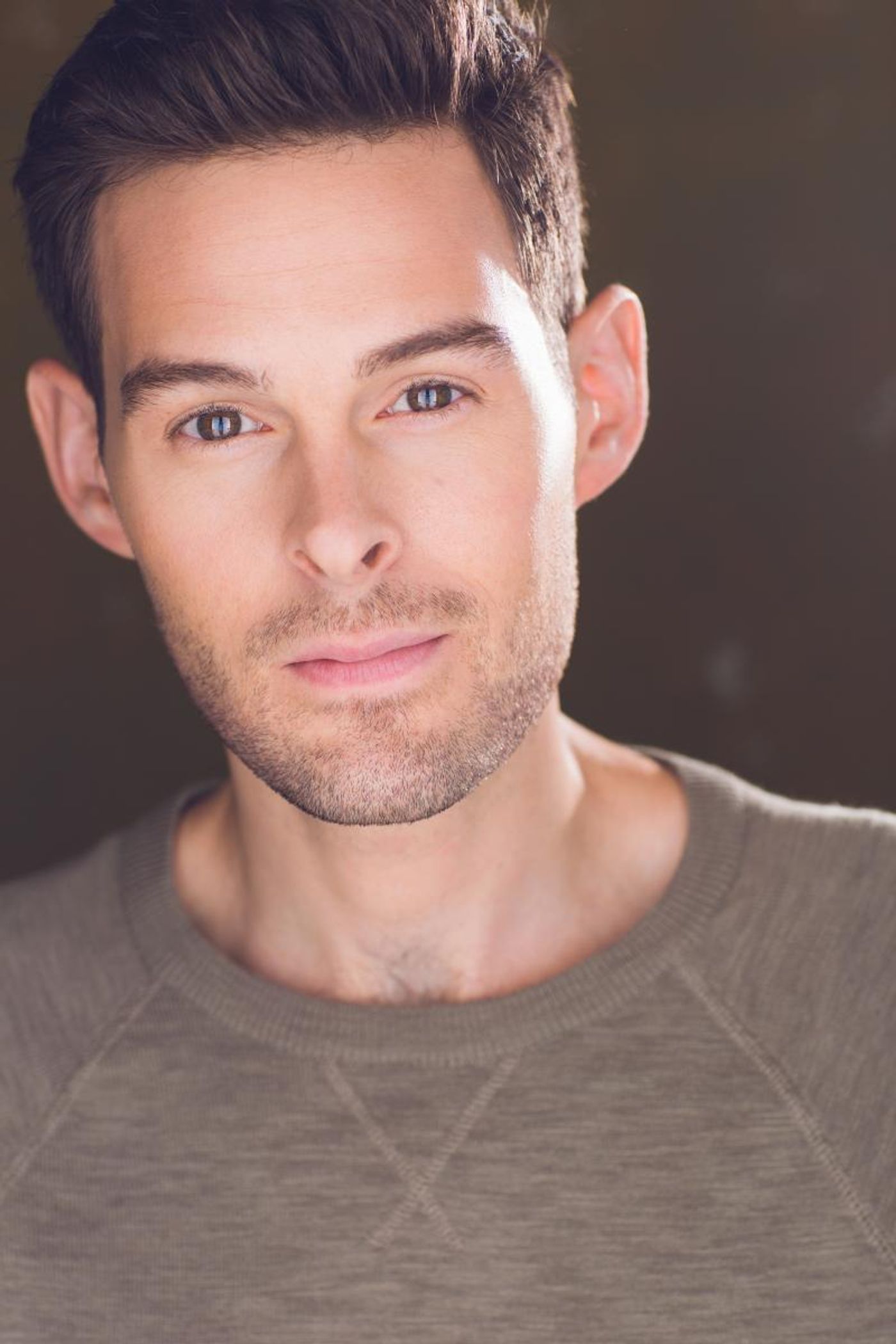 Everything's Going Right for THE PLAY THAT GOES WRONG's Evan Alexander Smith  Image