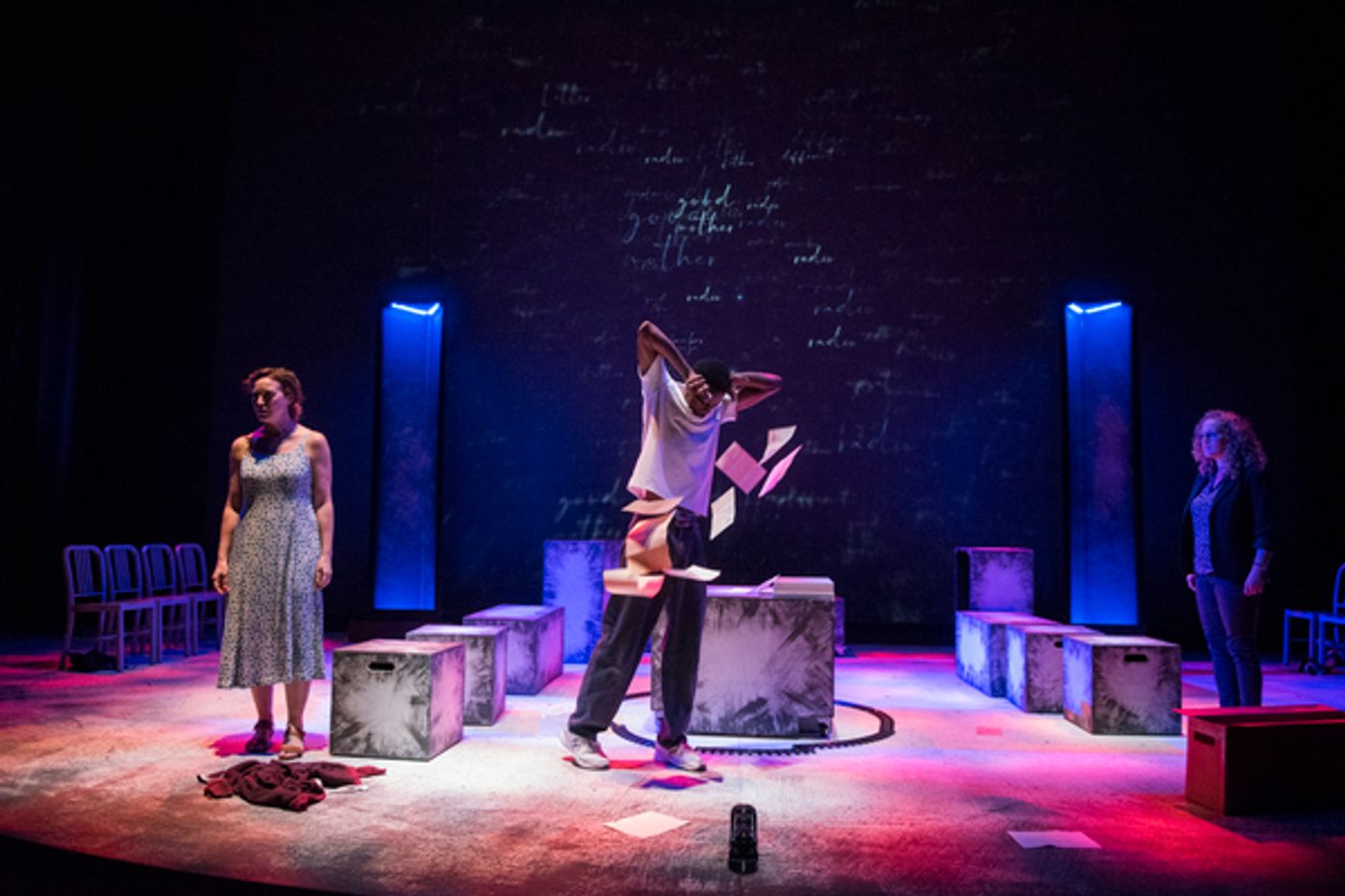 Photo Flash: First Look at Steppenwolf's THE CURIOUS INCIDENT OF THE DOG IN THE NIGHT-TIME  Image