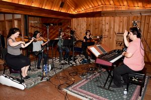 Caleb Hoyer with Louise Owen (Violin), Yuku Naito-Gotay (Violin), Tallie Brunfelt (Viola) and Laura Bontrager (Cello) @ BroadwayWorld Caleb Hoyer with Louise Owen (Violin), Yuku Naito-Gotay (Violin), Tallie Brunfelt (Vi Photo