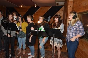 Meryn Beckett, Mia Gentile, Christy Farber, Blair Goldberg, Julia McCellan and Carrie St. Louis @ BroadwayWorld Meryn Beckett, Mia Gentile, Christy Farber, Blair Goldberg, Julia McCellan and Carrie Photo