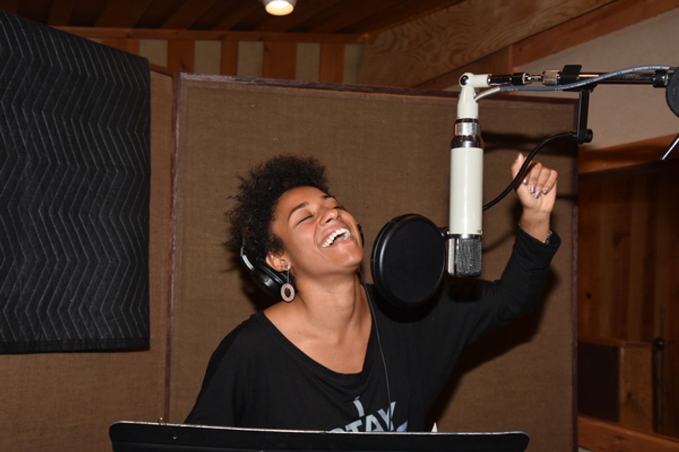 Exclusive Photo Coverage: Ariana DeBose and the Cast of SUMMER Disco Into the Holidays for Carols For A Cure!  Image