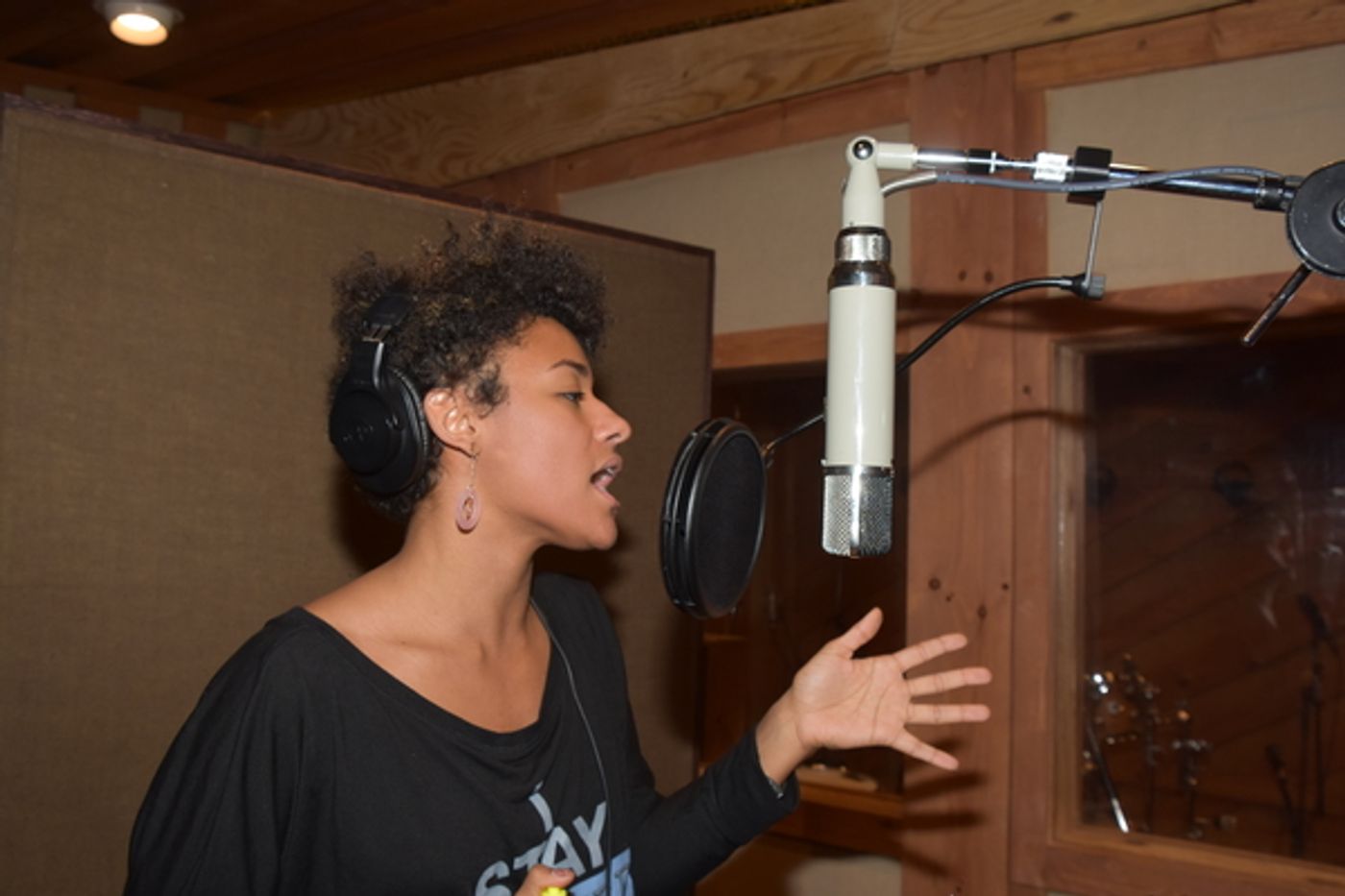 Exclusive Photo Coverage: Ariana DeBose and the Cast of SUMMER Disco Into the Holidays for Carols For A Cure!  Image