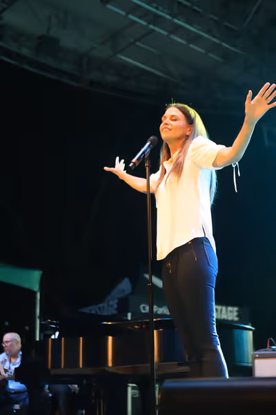 Sutton Foster Photo