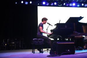 Darren Criss @ BroadwayWorld Darren Criss Photo