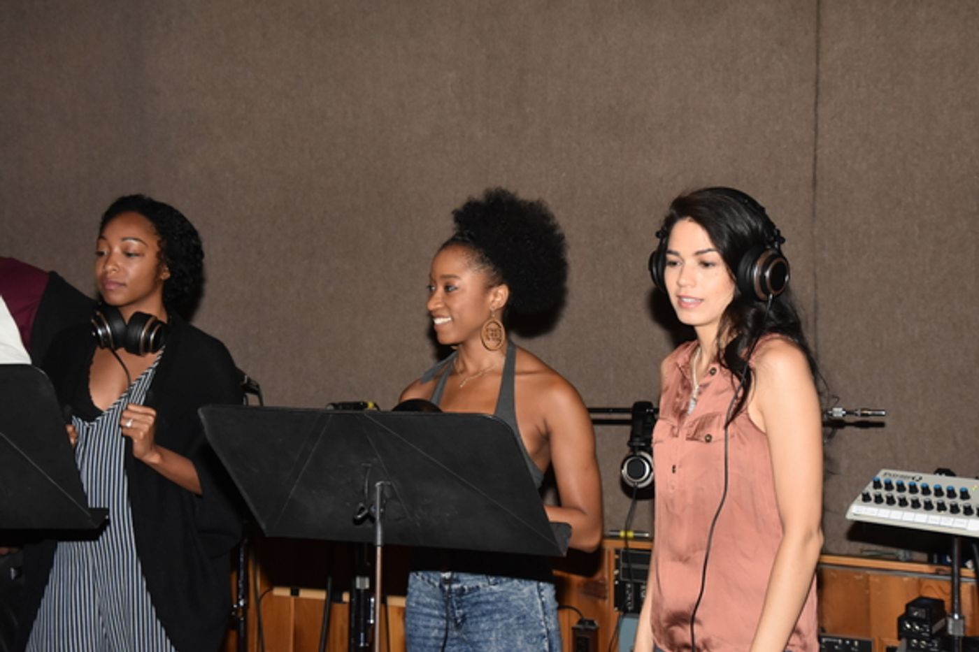 Exclusive Photo Coverage: ALADDIN Cast Proves Carols For A Cure is Auld You Need This Christmas!  Image