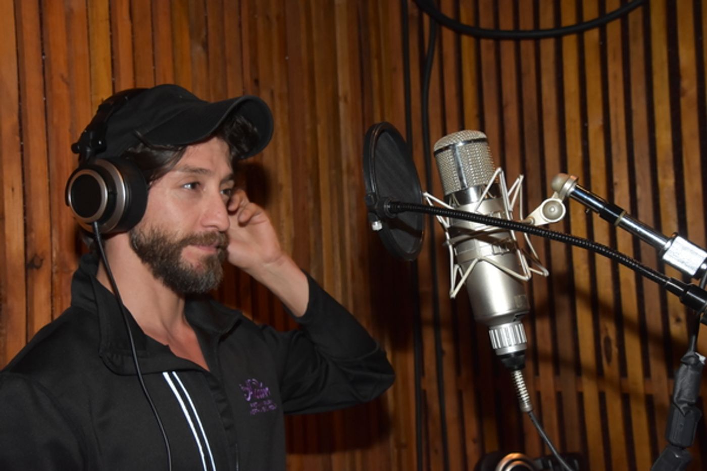 Exclusive Photo Coverage: ALADDIN Cast Proves Carols For A Cure is Auld You Need This Christmas!  Image