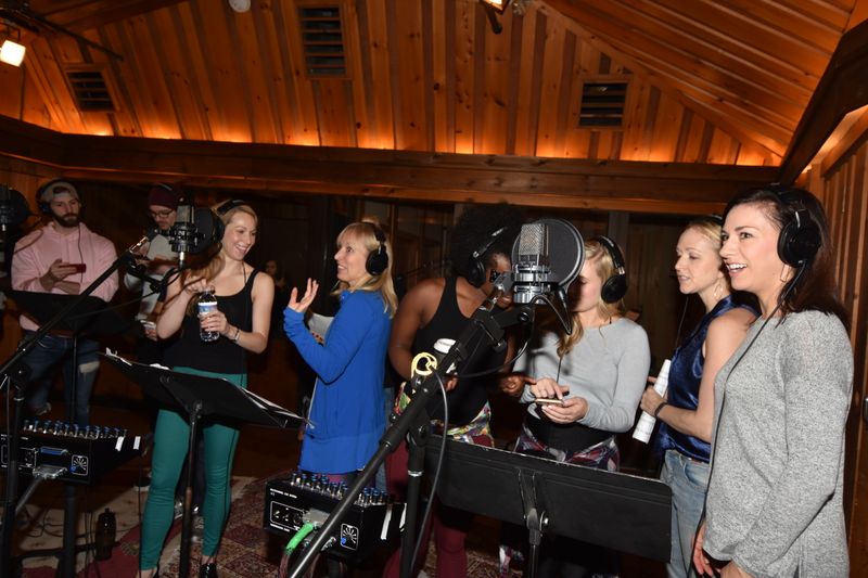 Exclusive Photo Coverage: FROZEN Cast Bundles Up for Carols For A Cure! — photo 11 of 37