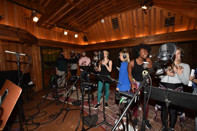Exclusive Photo Coverage: FROZEN Cast Bundles Up for Carols For A Cure! — photo 12 of 37