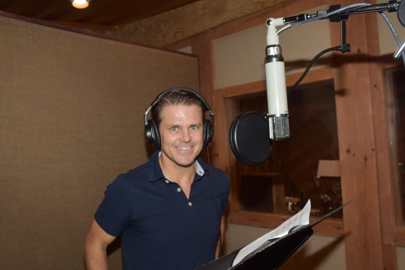 Exclusive Photo Coverage: FROZEN Cast Bundles Up for Carols For A Cure! — photo 17 of 37