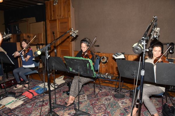 Hiroko Taguchi (Viola), Kiku Enomoto (Violin) and Lisa Matricardi (Violin) Photo