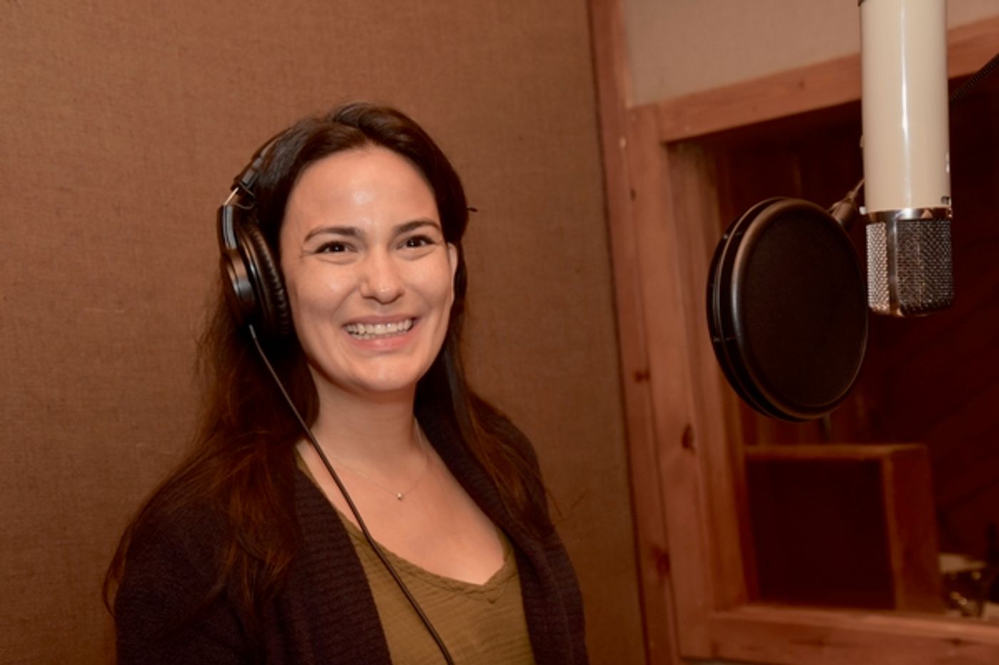 Exclusive Photo Coverage: FROZEN Cast Bundles Up for Carols For A Cure!  Image