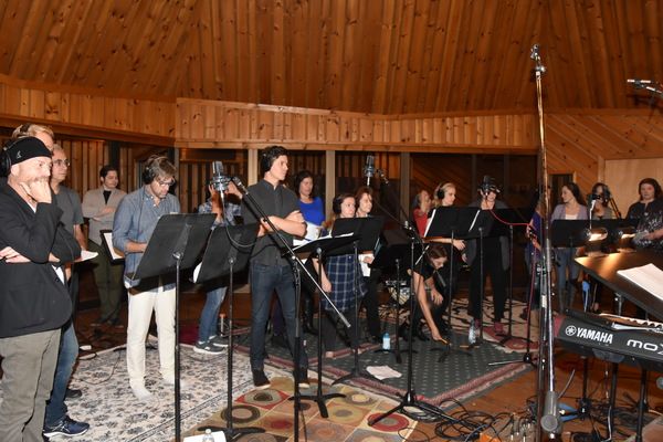 Exclusive Photo Coverage: All Is Calm as THE PHANTOM OF THE OPERA Cast Records for Carols for a Cure! — photo 16 of 32