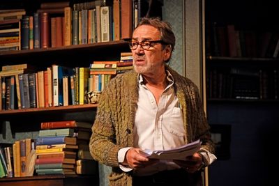 Robert Lindsay Photo