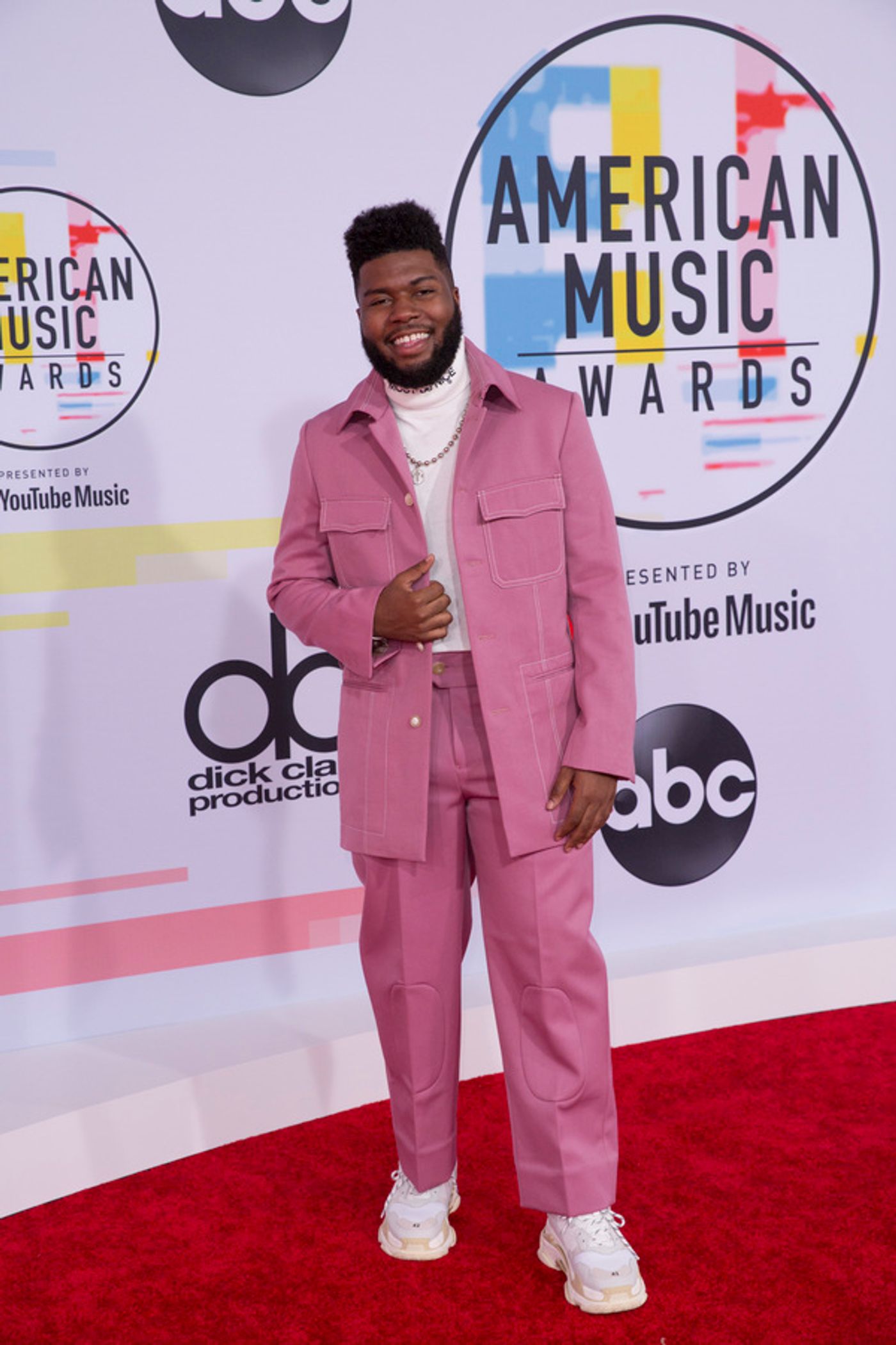 Photo Flash: The Stars Come Out for the AMERICAN MUSIC AWARDS Red Carpet  Image