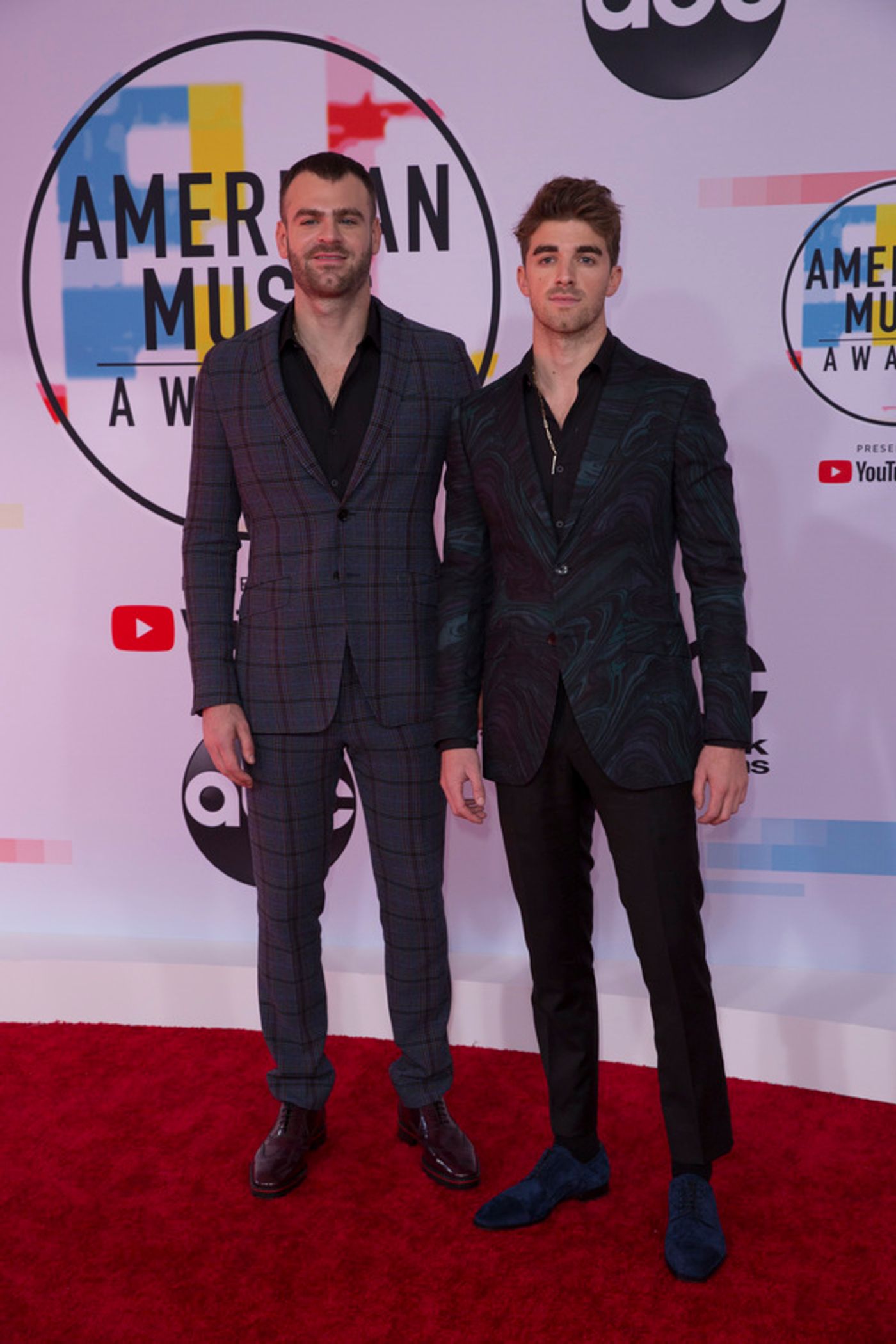 Photo Flash: The Stars Come Out for the AMERICAN MUSIC AWARDS Red Carpet  Image