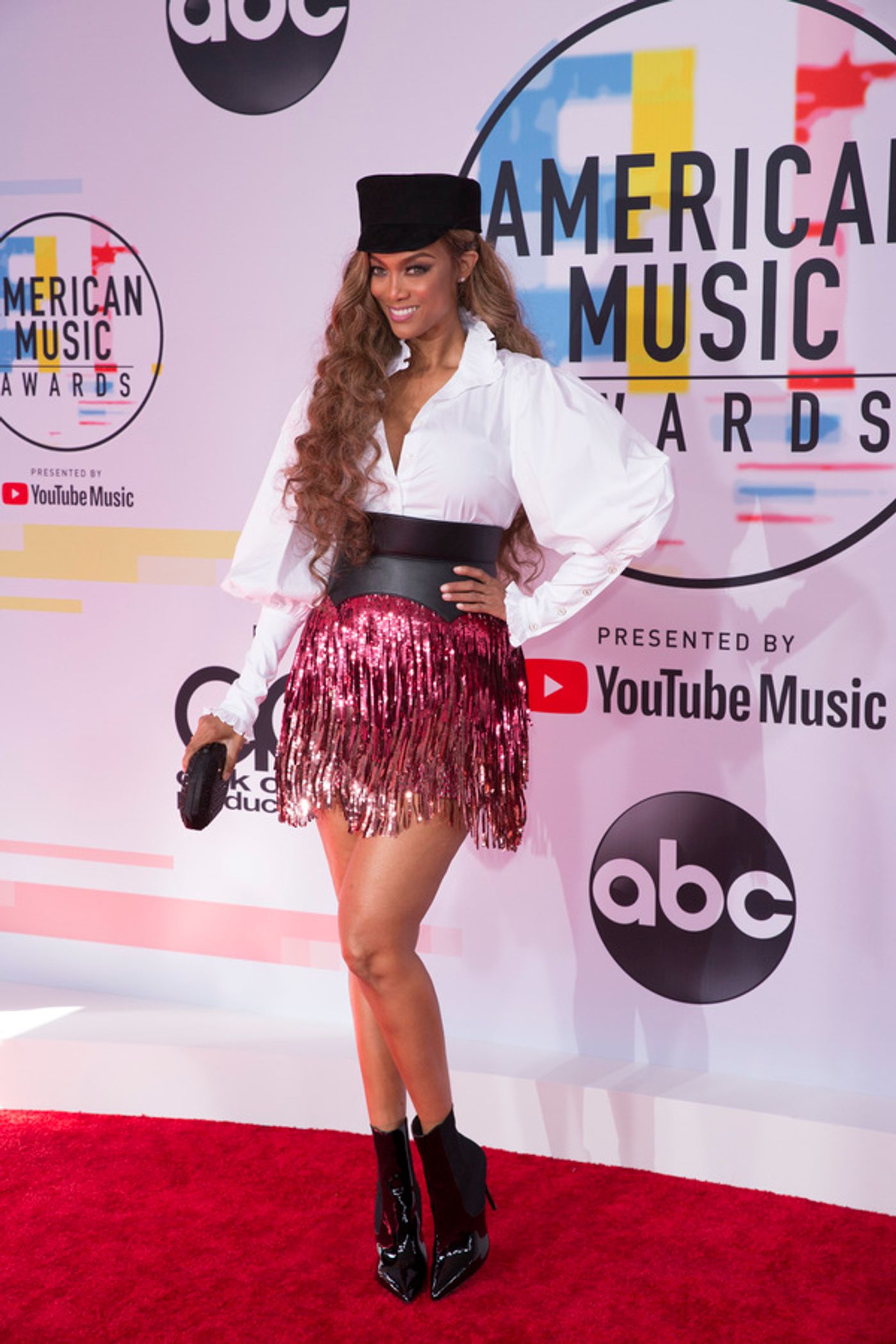 Photo Flash: The Stars Come Out for the AMERICAN MUSIC AWARDS Red Carpet  Image