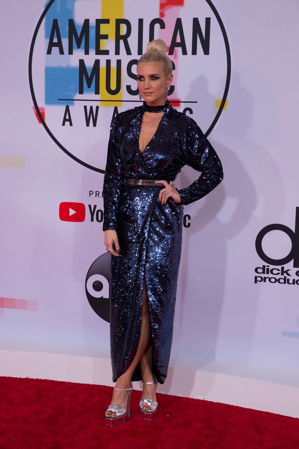 ASHLEE SIMPSON Photo