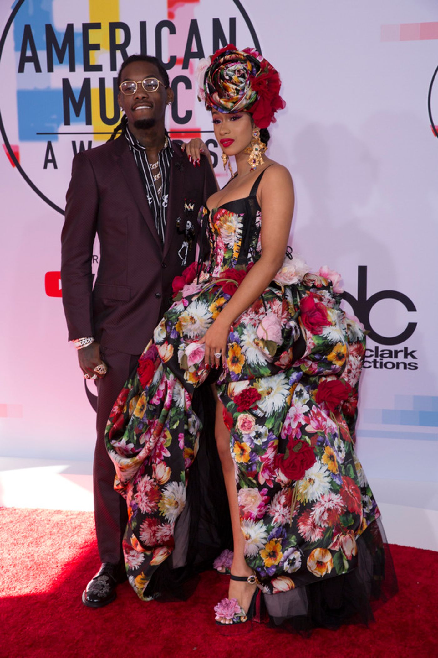 Photo Flash: The Stars Come Out for the AMERICAN MUSIC AWARDS Red Carpet  Image