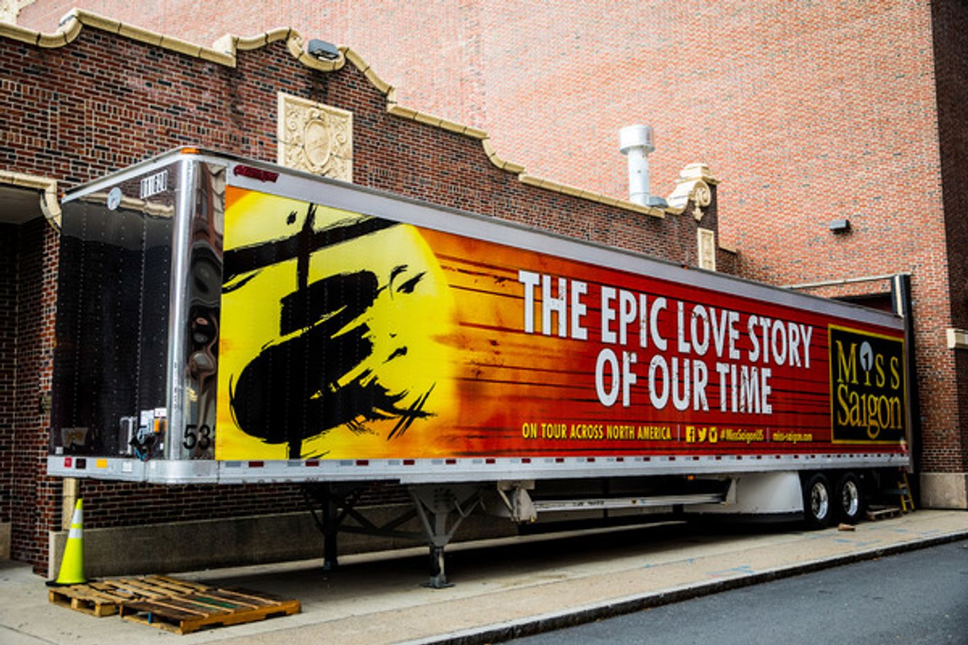 Photo Flash: The Heat is On Tour! First Look at MISS SAIGON  Image