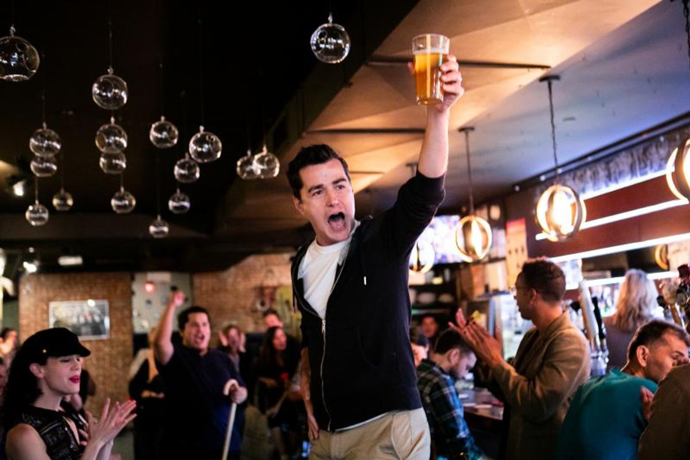 Review: SHAKESBEER-The Popular Pub Crawl Captivates and Entertains  Image