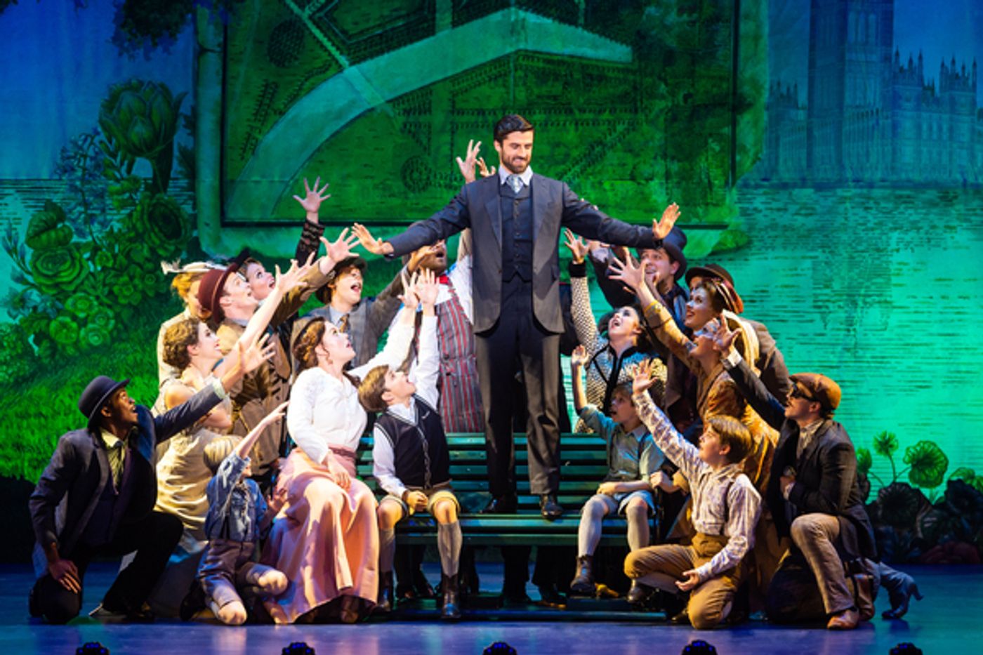 Photo Flash: Get A First Look At The New Touring Company Of FINDING NEVERLAND  Image