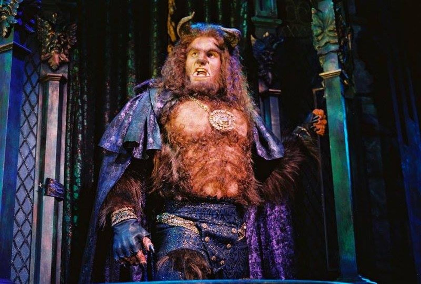 Interview: One of the Greatest Names of Brazilian Musical Theater Saulo Vasconcelos Launches the Auto-Biography POR TRAS DAS MASCARAS (Behind The Masks)  Image