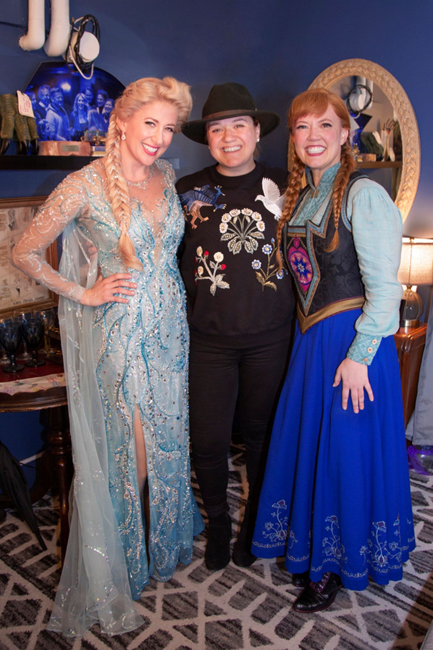 Photo Flash: Kelly Clarkson Spends the Evening with Anna and Elsa at FROZEN  Image