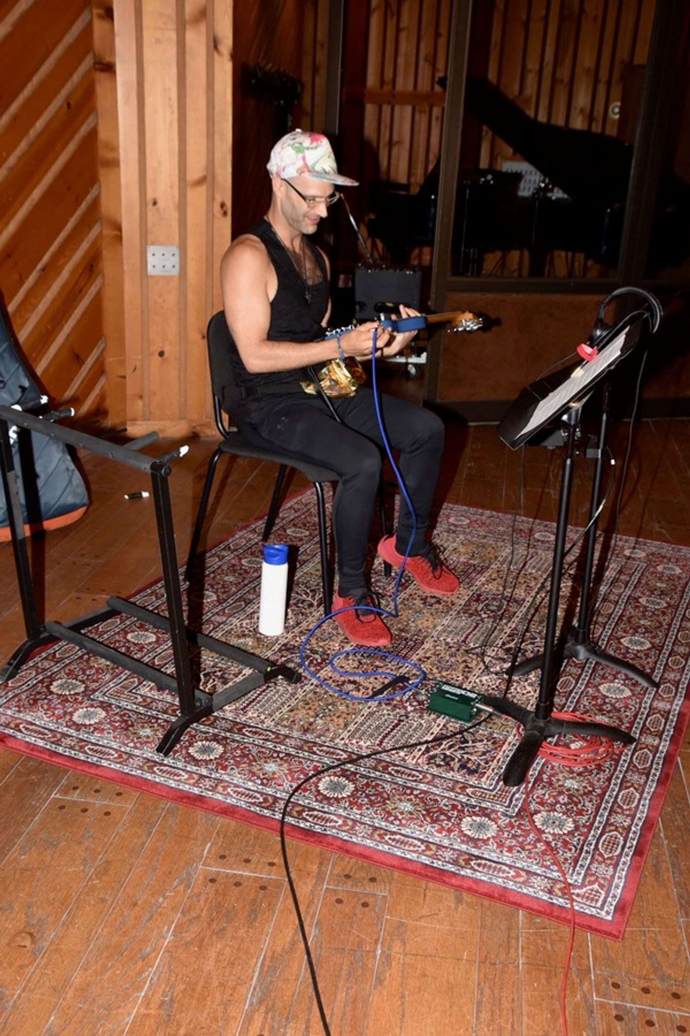 Exclusive Photo Coverage: HEAD OVER HEELS Cast Goes Head Over Holidays for Carols For A Cure!  Image