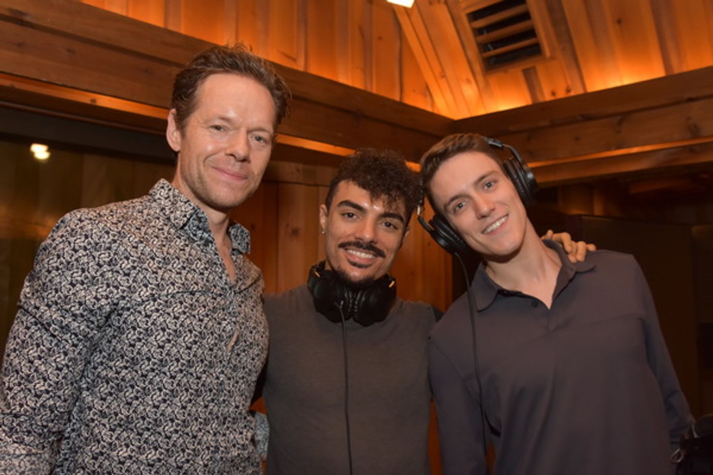 Exclusive Photo Coverage: HEAD OVER HEELS Cast Goes Head Over Holidays for Carols For A Cure!  Image