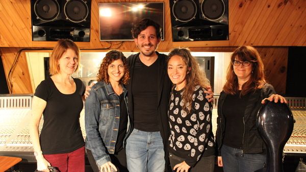 Daniel Lincoln with The Wicked Strings that includes-Amy Ralske, Patricia Davis, Kiku Photo