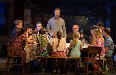 Paddy  Considine and  the  company  of  The  Ferryman Photo