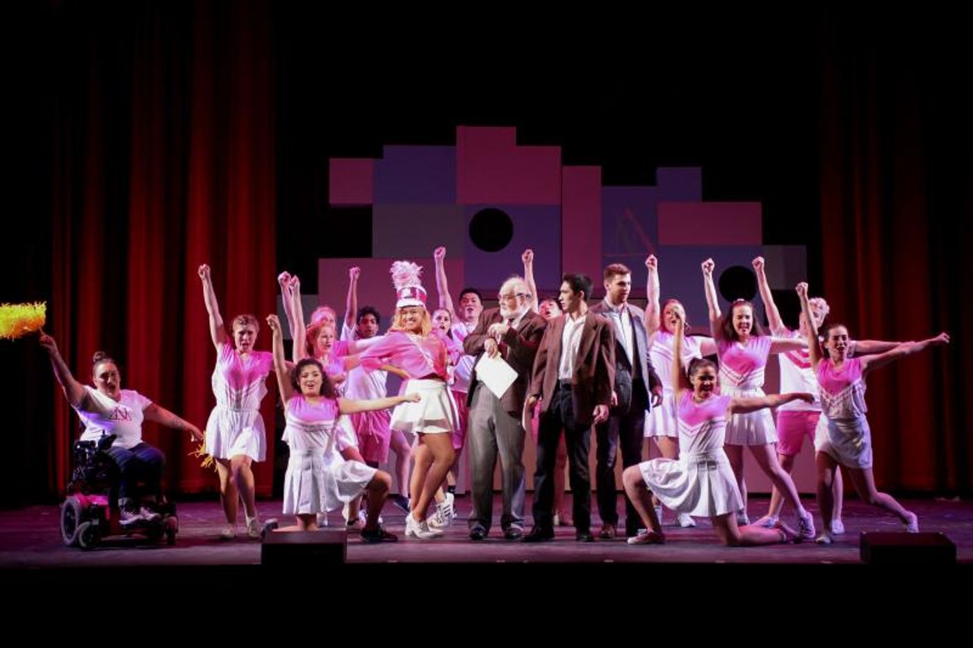 Review: SMT's LEGALLY BLONDE Could Be 'So Much Better'  Image