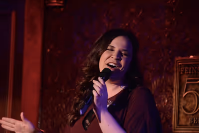 Lindsay Mendez Photo