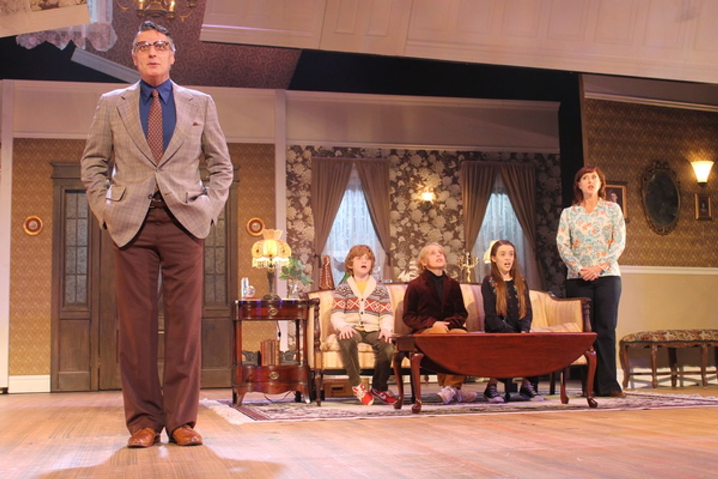 Photo Flash: Robert Cuccioli Leads FUN HOME at White Plains Performing Arts Center Photo Flash: Robert Cuccioli Leads FUN HOME at White Plains Performing Arts Center Image