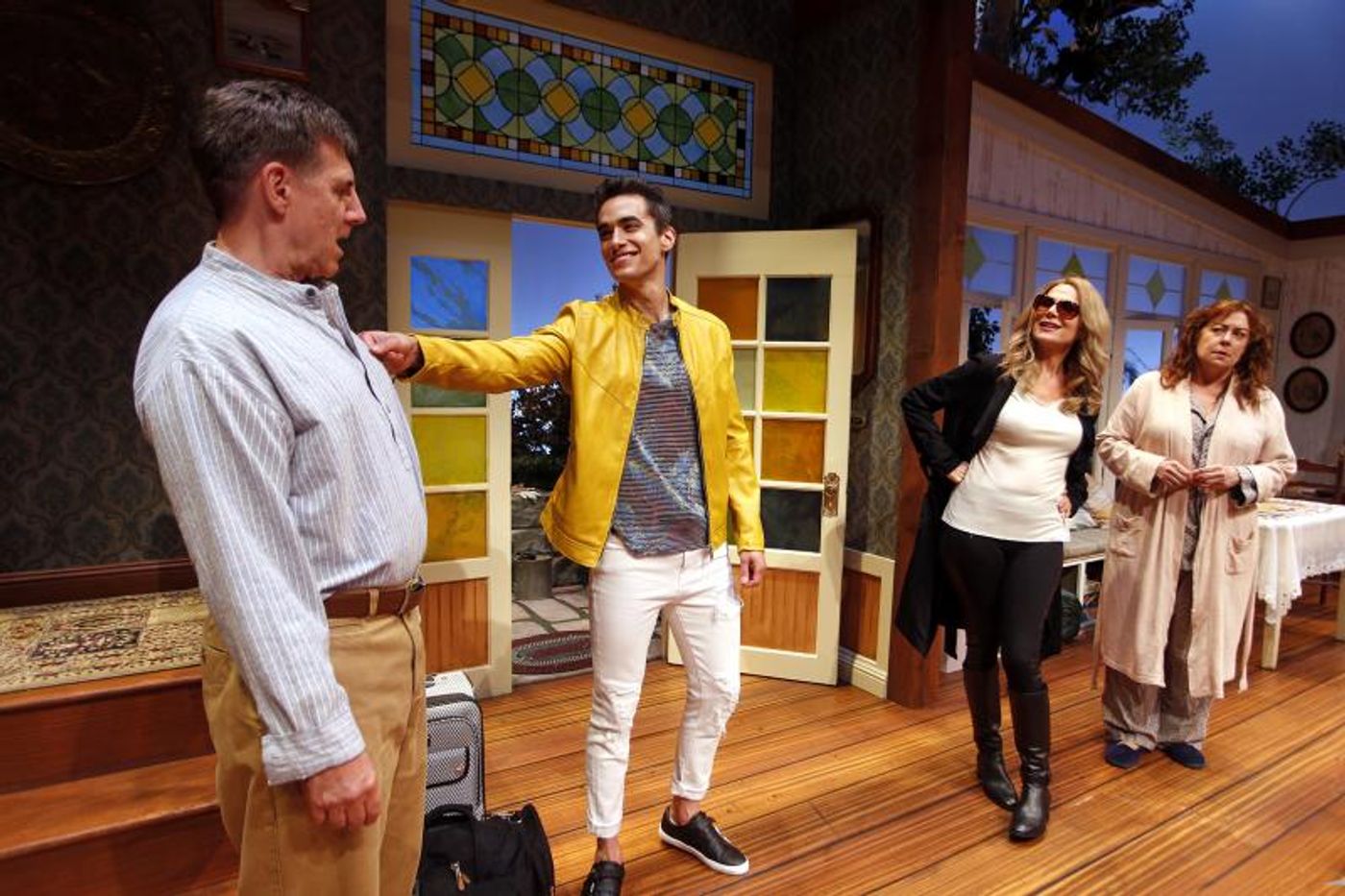 Review: VANYA AND SONIA AND MASHA AND SPIKE Brings Sibling Hilarity to South Coast Repertory  Image