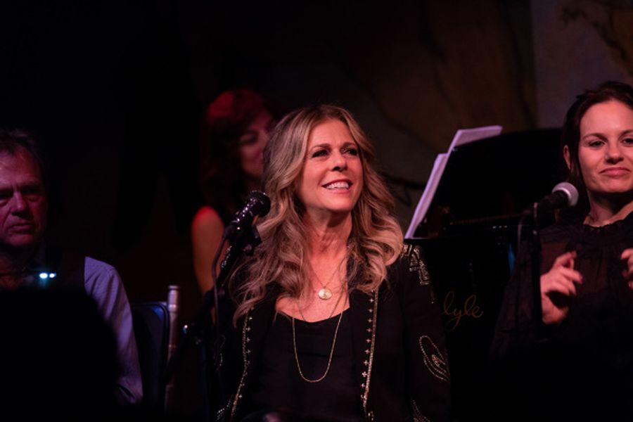 Photo Flash: Rita Wilson Croons at Cafe Carlyle Image