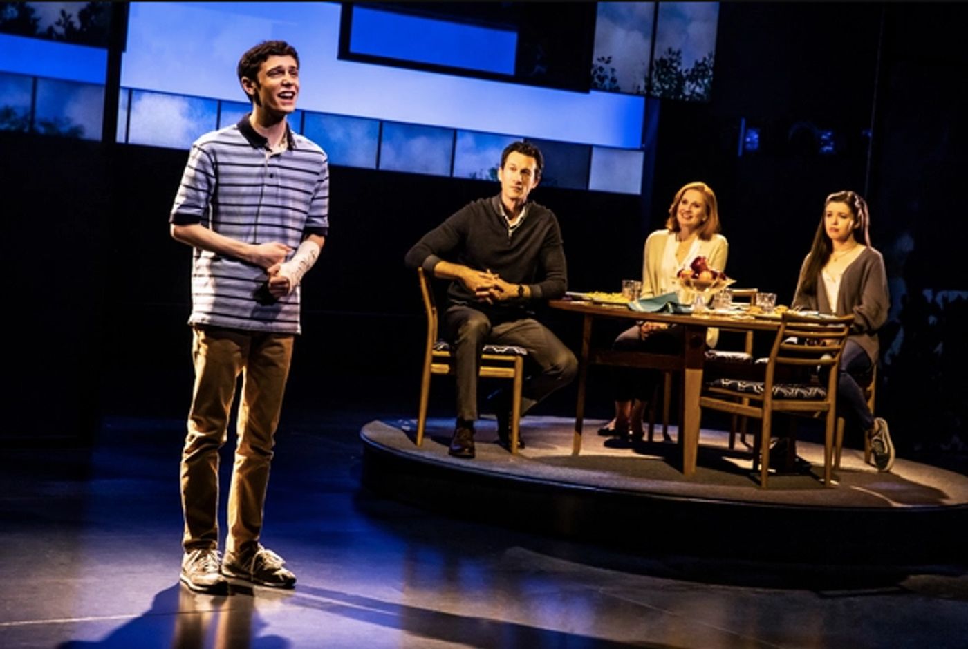 Wake Up With BWW 10/18: THE LIFESPAN OF A FACT Opens, and More!  Image