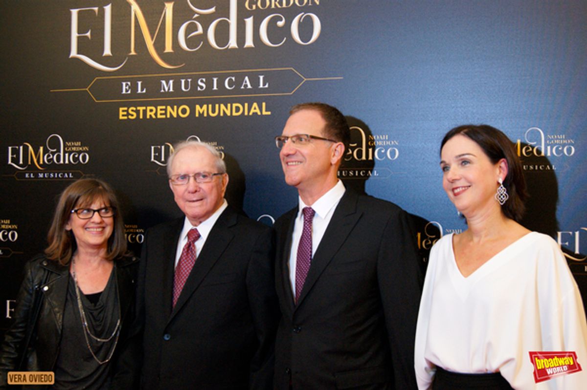 Noah Gordon junto a su hijo Michael Gordon at 