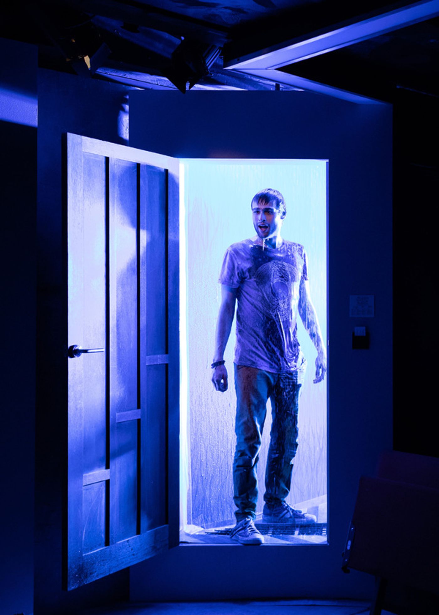 Photo Flash: First Look at A GUIDE FOR THE HOMESICK at Trafalgar Studios  Image