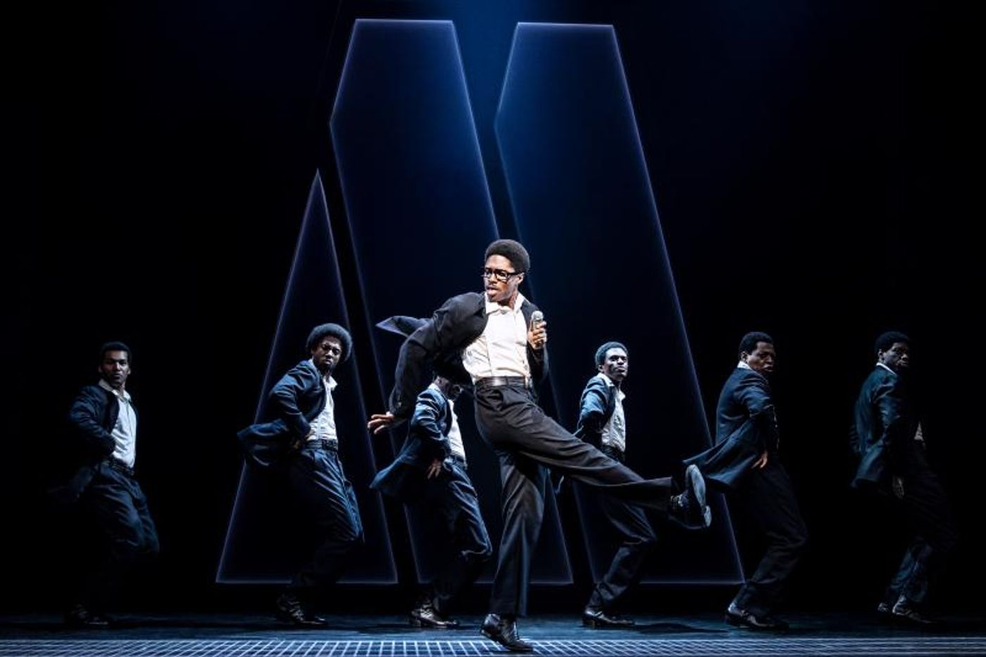 Review: AIN'T TOO PROUD Succeeds on its Stunning Talent  Image