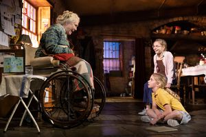 Fionnula Flanagan (Aunt Maggie Far Away), Matilda Lawler (Honor Carney – sitting on the floor), and Brooklyn Shuck (Nunu (Nuala) Carney) @ BroadwayWorld Fionnula Flanagan (Aunt Maggie Far Away), Matilda Lawler (Honor Carney – sitti Photo