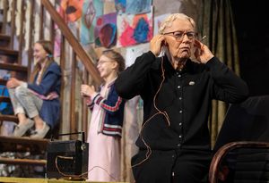 Willow McCarthy (Mercy Carney), Brooklyn Shuck (Nunu (Nuala) Carney), and Dearbhla Molloy (Aunt Patricia Carney) @ BroadwayWorld Willow McCarthy (Mercy Carney), Brooklyn Shuck (Nunu (Nuala) Carney), and Dearbhla Mo Photo