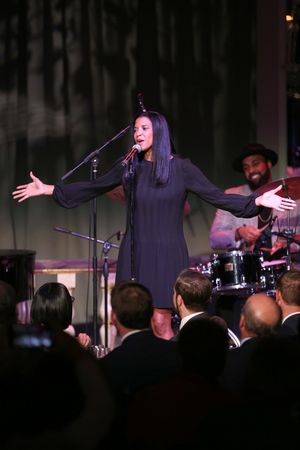 Renee Elise Goldsberry Photo