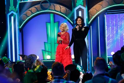 Kristin Chenoweth, Idina Menzel Photo