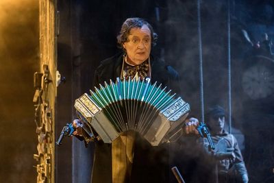 Jim Broadbent Photo