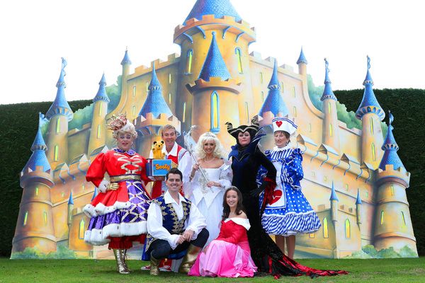 Ian Adams as Queen Wilhemina, Richard Cadell & Sooty as Muddles the jester and himsel Photo