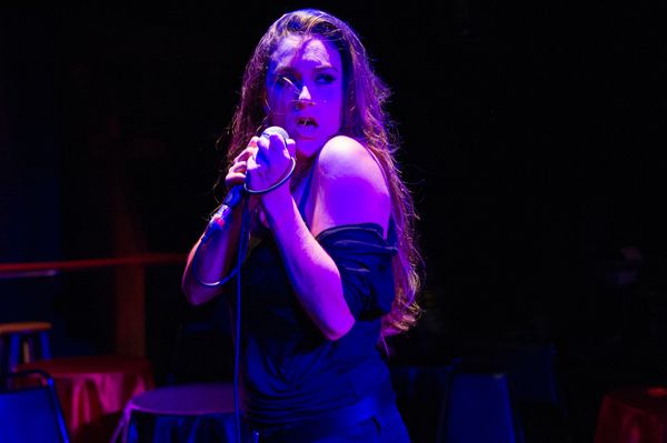 Dani Stoller (Olivia) Photo