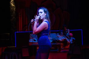 Dani Stoller (Olivia). (Background:) Katie Gallagher (Toby), Emilie Loughran HÃ©ber Photo